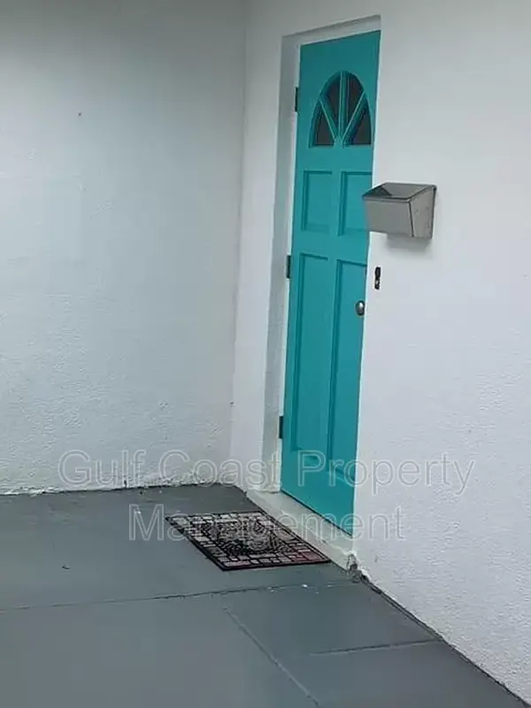 1823 Vera Pl #12 Sarasota FL 34235 - Photo 2