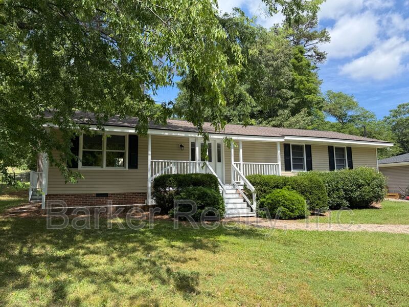 Wake Forest House: 12019 Holmes Hollow Road