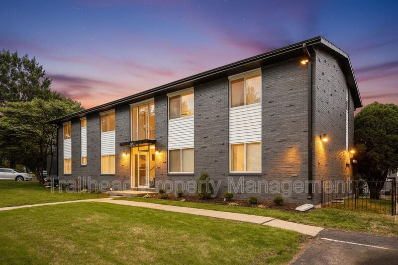 Overland Park House: 8309 Lowell Ave