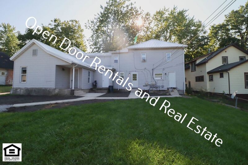 Kendallville Condo: 328 N State St