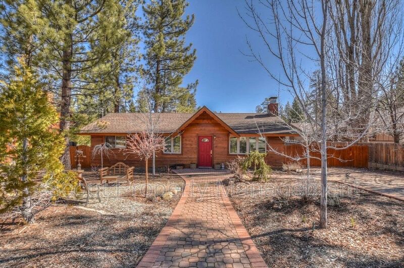 Big Bear House: 199 Oriole Drive