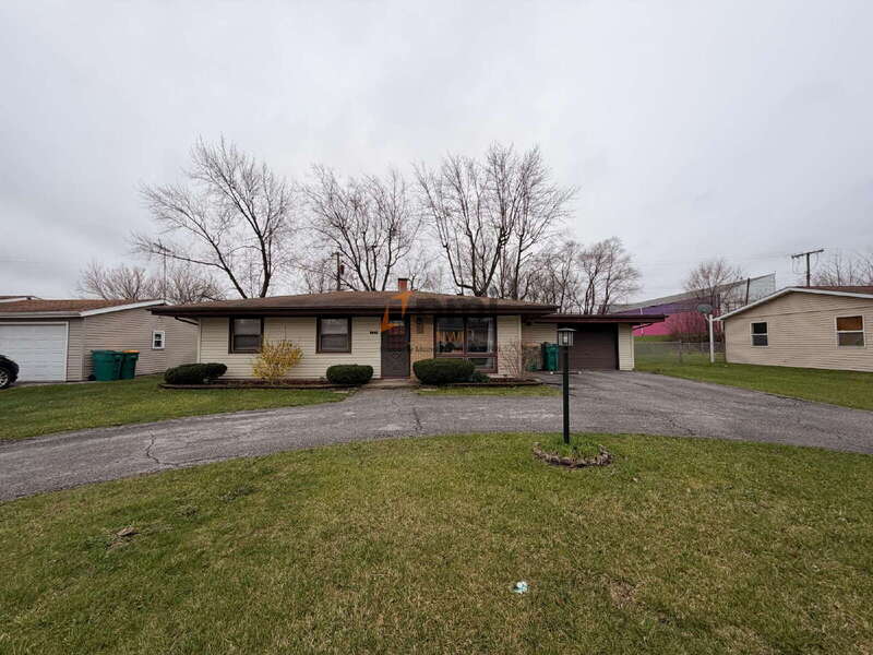 Merrillville House: 3661 W 80th Ave