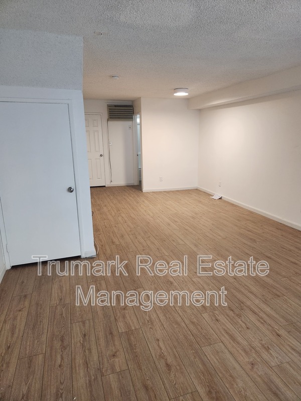 Glendale Condo: 1122 E Elk Ave