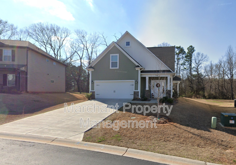 Duncan House: 459 Torrington Drive