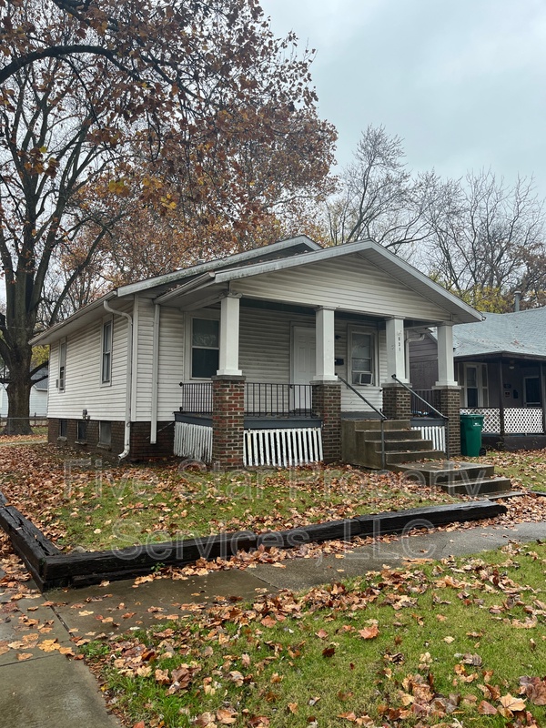 Springfield House: 831 S 14th St