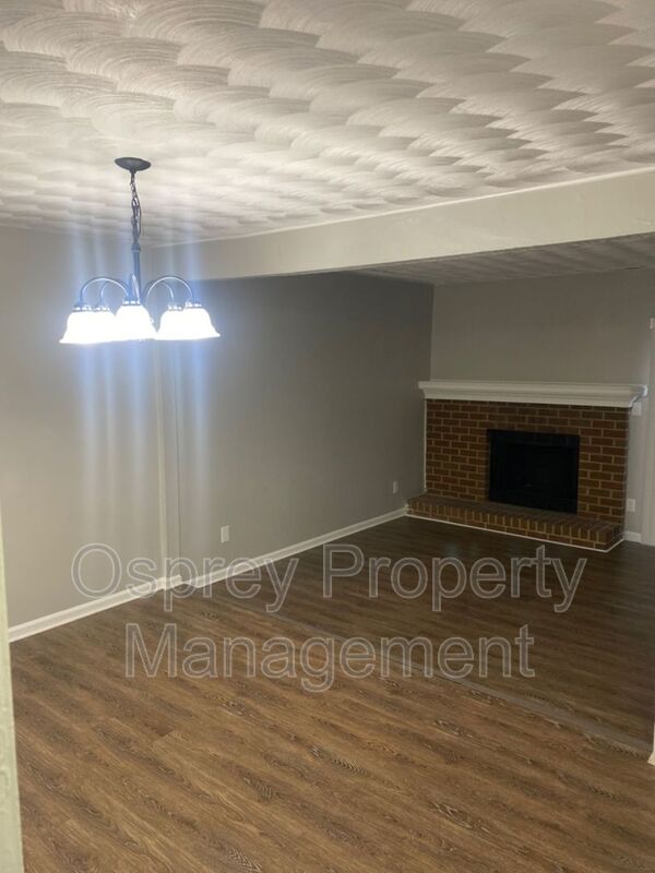 BEAUTIFUL UPDATED 2 BEDROOM TOWNHOME IN GREAT NECK! RENT SPECIAL HALF-OFF IF MOVE IN BY 12/15!!! - Photo 16