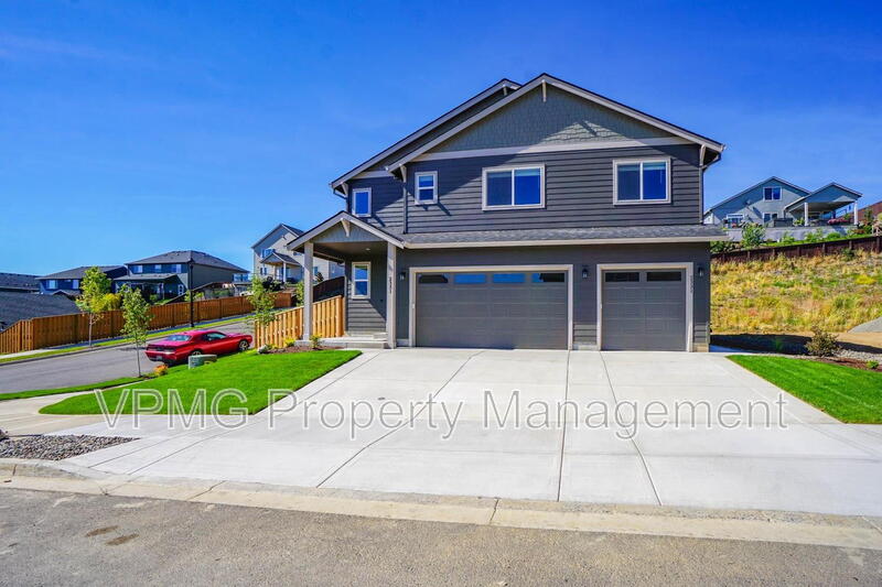 La Center Townhome: 2331 E Otter Loop