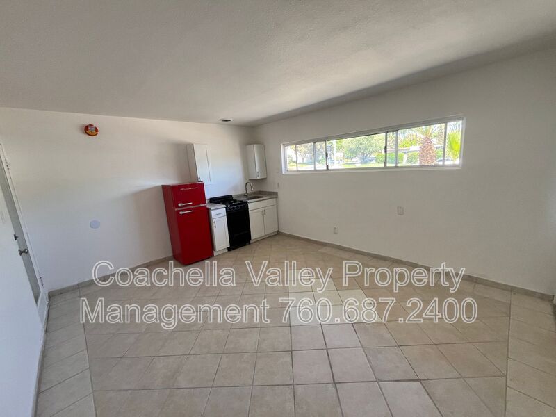 Palm Springs House: 600 E Cottonwood Rd