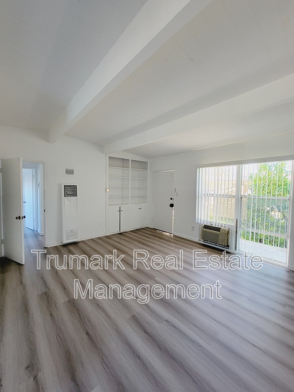 Burbank Condo: 458 E Verdugo Rd