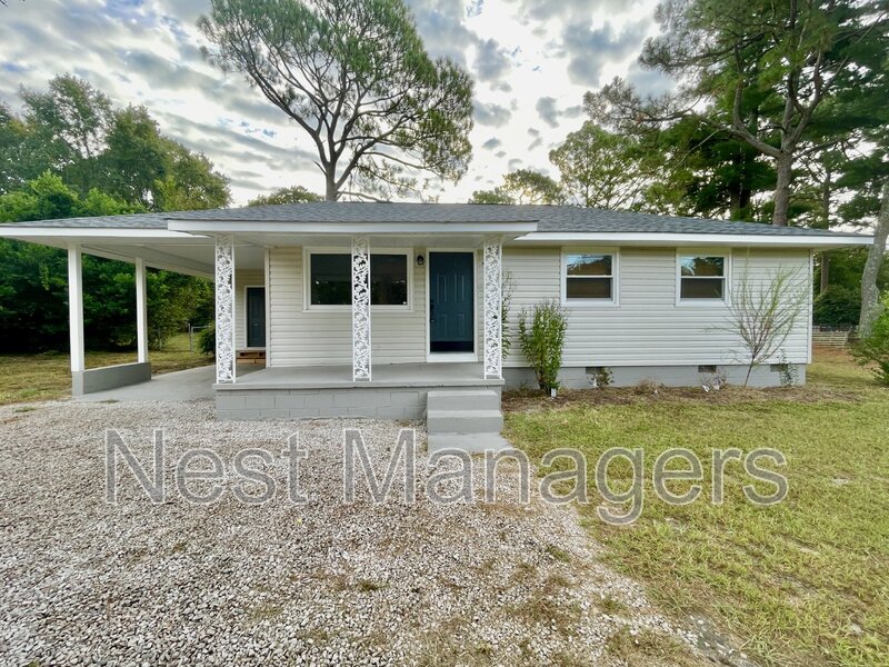 Fayetteville House: 2201 Ireland Drive