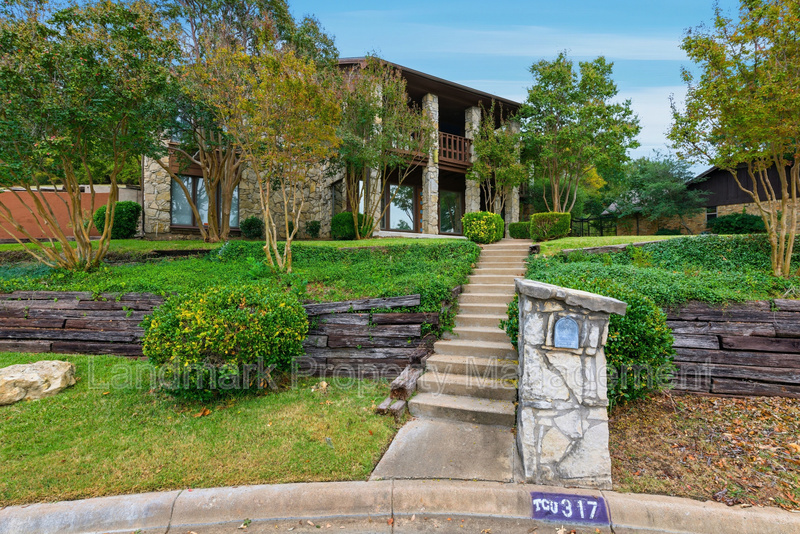 Fort Worth House: 317 Chandler Lake Court