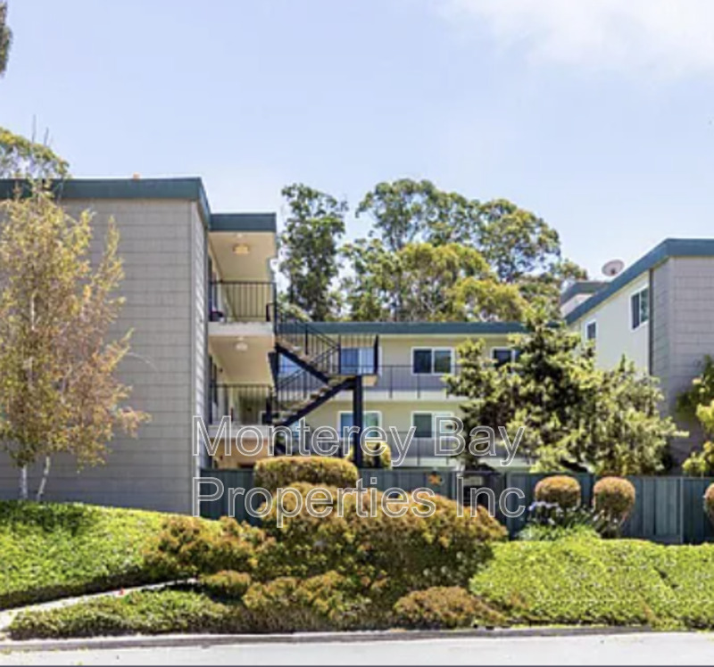 Capitola Condo: 825 Balboa Avenue