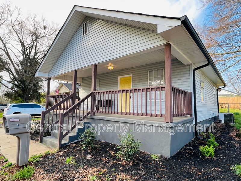 Greenville House: 221 Church Street