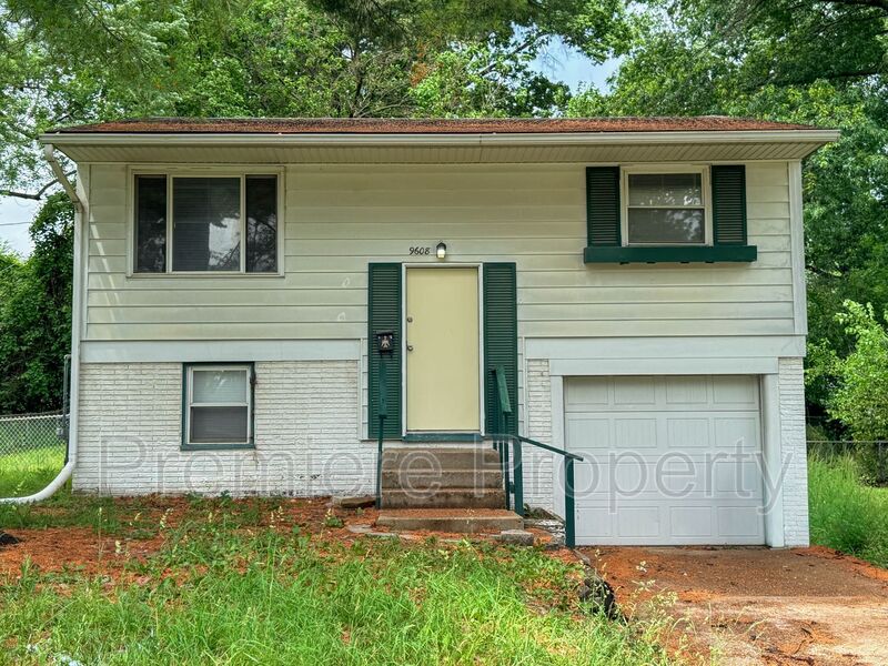 Kansas City House: 9608 Ditman Way