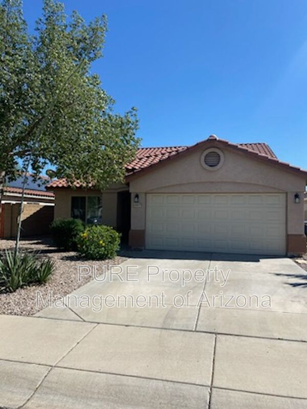 Surprise House: 13857 W Ironwood St