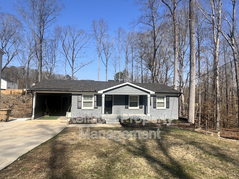 Clayton House: 222 Oakdale Ave