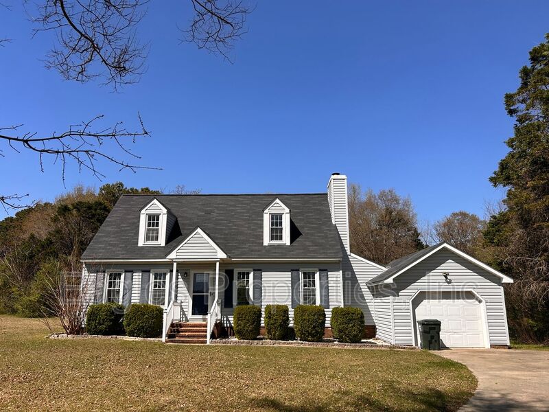 Goldsboro House: 129 Kelly Ct