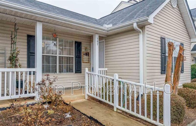 Greer House: 107 Hammett Grove Ln