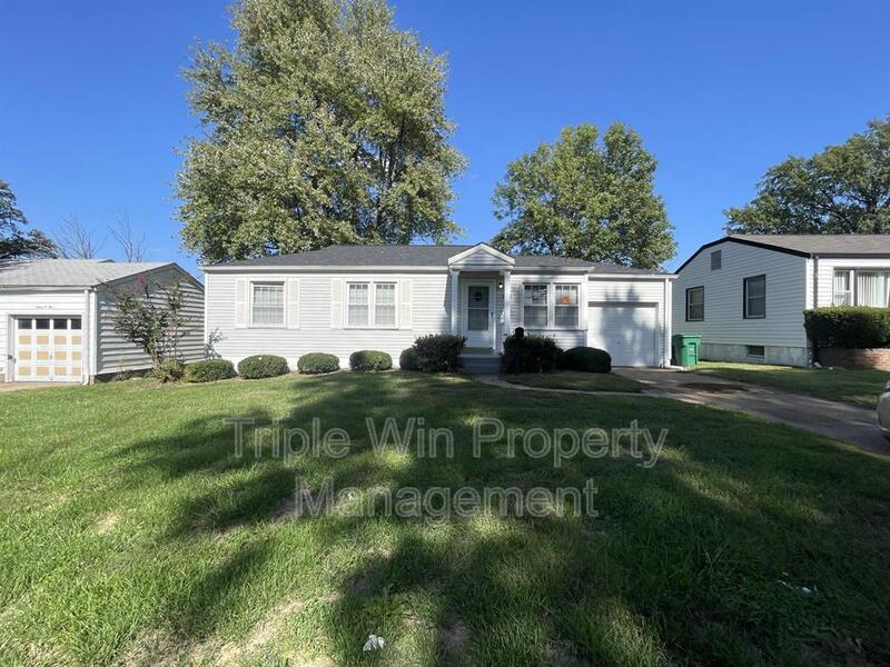 Saint Louis House: 1205 Nectar Dr