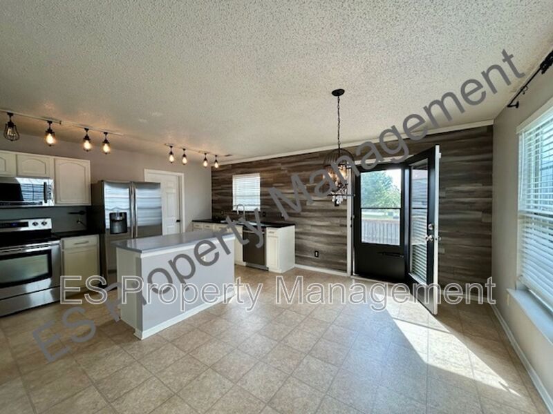 Beautiful 3 bedroom in Camby! - Photo 9