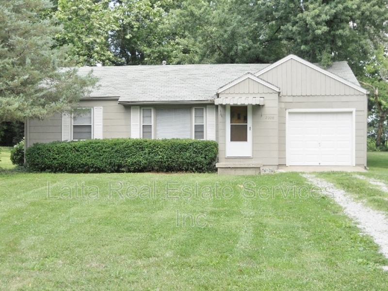 Kansas City House: 2300 NE Pence Ave