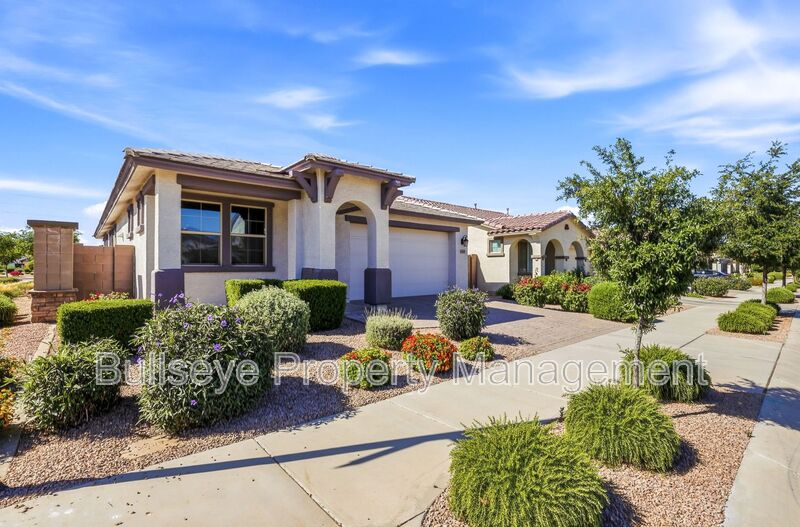 Queen Creek House: 20437 E Estrella Rd