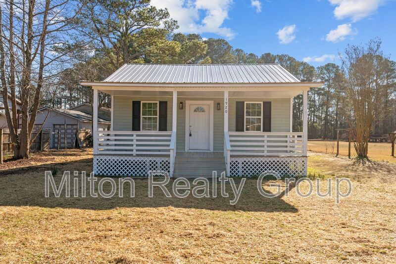 Dunn House: 1920 Greenpath Rd