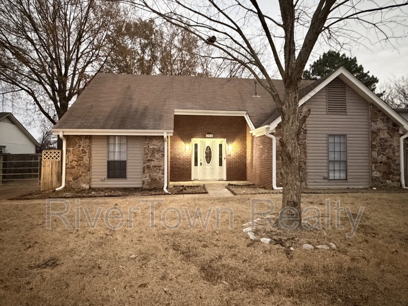 Bartlett House: 2974 Crowell St