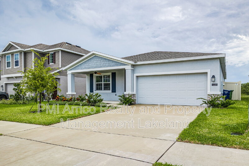 Winter Haven House: 1228 Tyler Lp