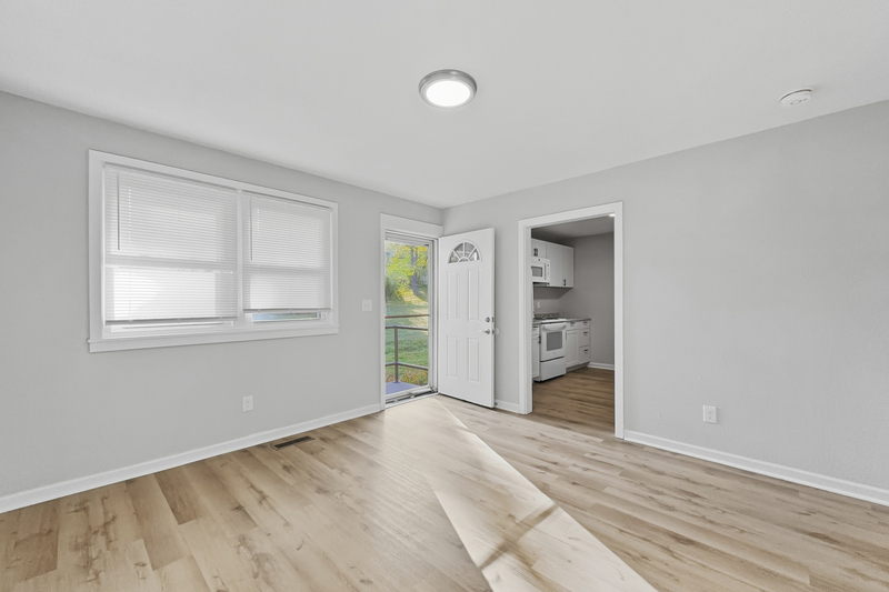 Photograph 3 of 295 South Benedict Avenue