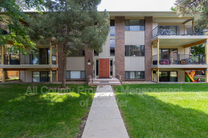 Boulder Condo: 600 Manhattan Dr