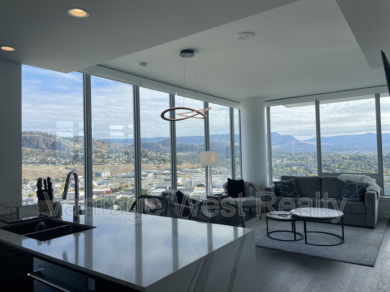 Kelowna Condo: 2402-1181 Sunset Dr