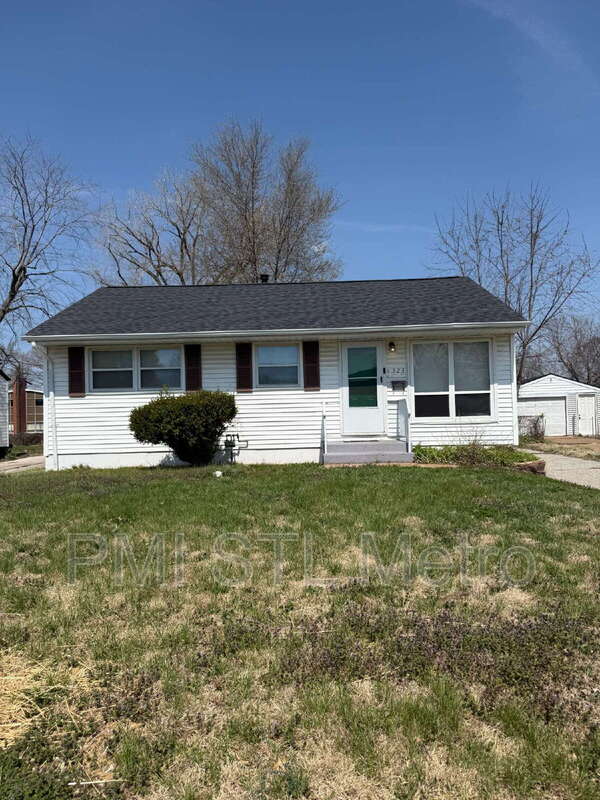 Saint Louis House: 323 Shepley Dr