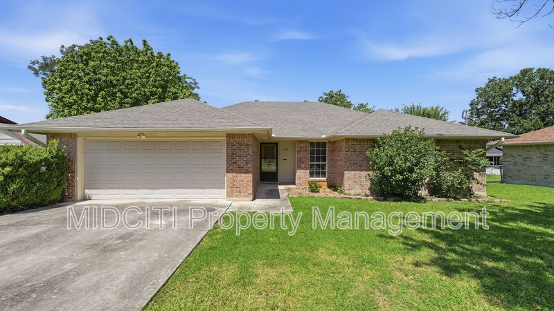 New Braunfels House: 1233 Hollyhock Ln