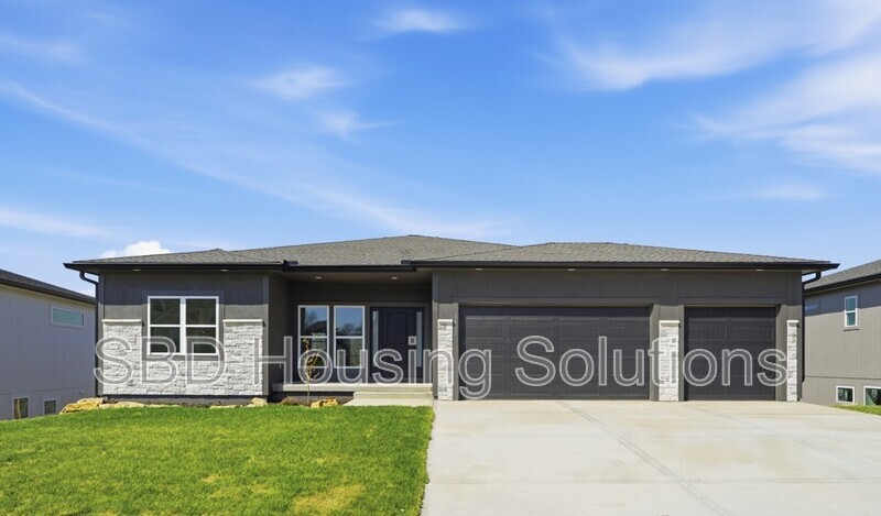 Lee's Summit House: 1412 NE Ernest Way