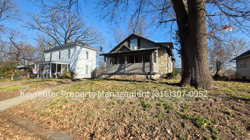 Independence House: 410 E Kansas Ave