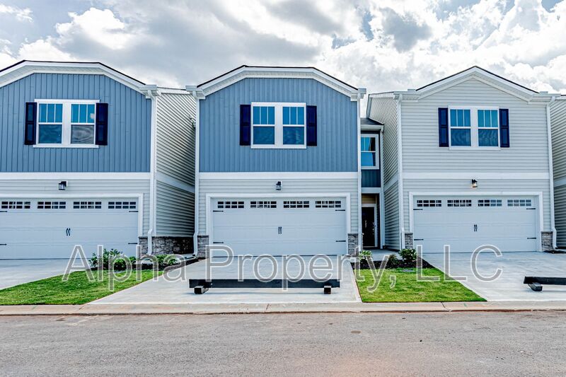 Greer House: 127 Outback Dr