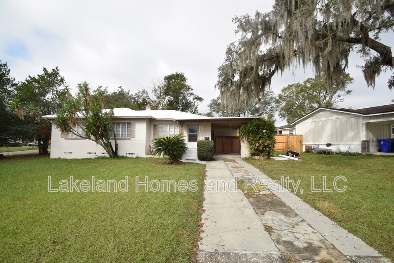 Lakeland House: 3115 Buckingham Avenue