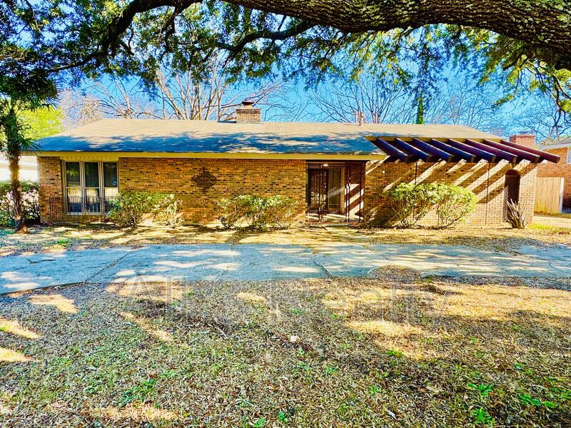 Montgomery House: 3531 Edgefield Drive