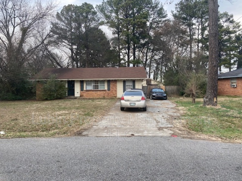 Memphis House: 456 Loraine Rd