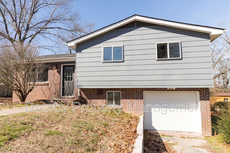 Ooltewah House: 2983 E Freedom Circle