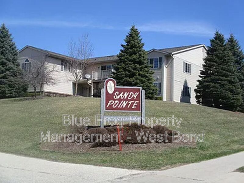 West Bend Condo: 610 Creek Rd.