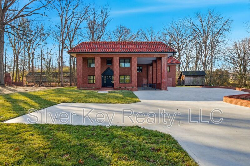 Athens Condo: 2113 Old Madison Avenue