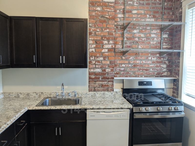St. Louis Condo: 2918 Louisiana Ave. #B