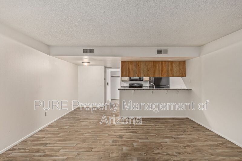 Phoenix Condo: 8847 N 8th St