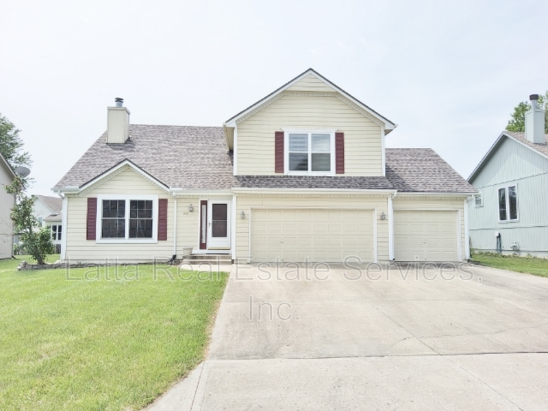 Lee's Summit House: 1208 SE Meridian Dr