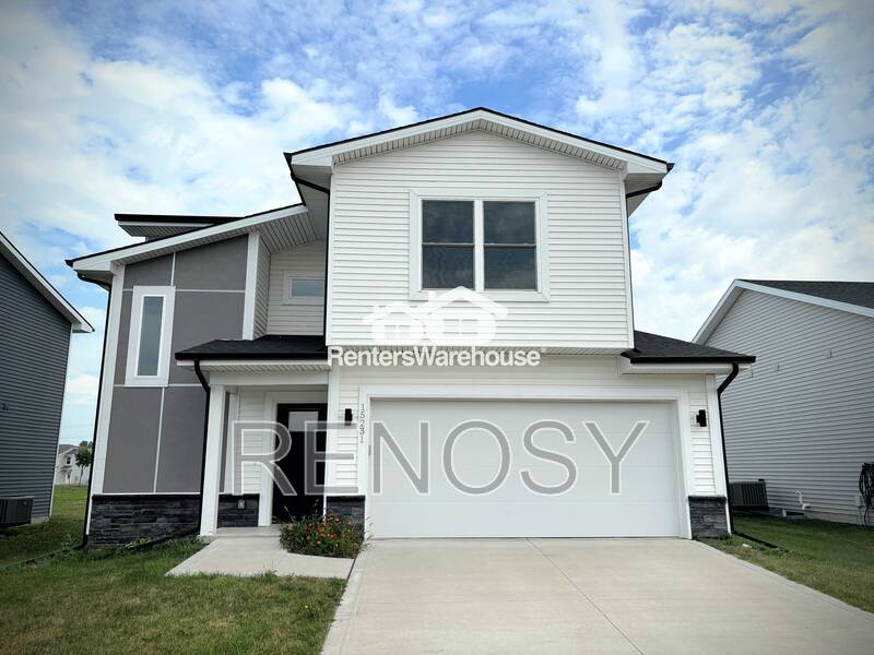 Urbandale House: 15231 Deerview Dr