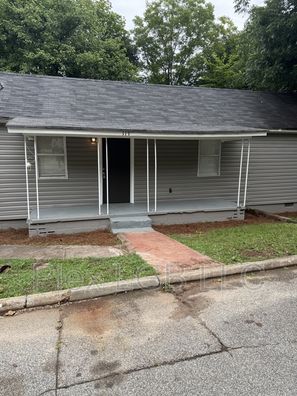 LaGrange House: 117 Burr Street