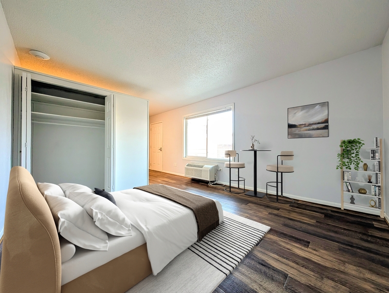 Pella Condo: 1010 Washington Street - 101