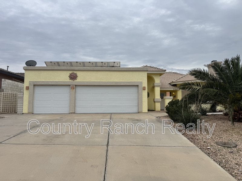 Fort Mohave House: 2184 Emerald River Circle